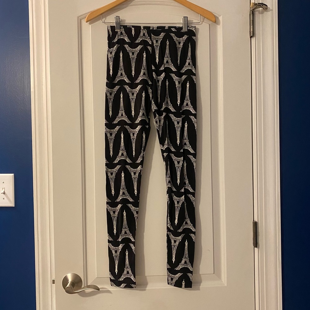 HALLOWEEN EDIT: H&M Paris Eiffel Tower Leggings. Think Emily in Paris!